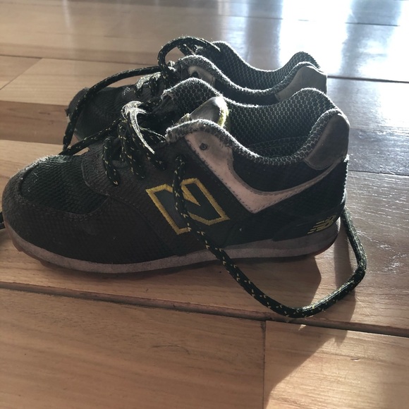 Toddler boys 9.5 new balance shoes - Picture 2 of 4